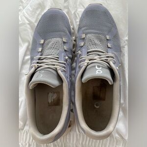 On Cloud Lightweight Women’s Running Shoes: Grayish blue. 10. Orig price $140.